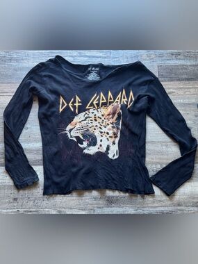 Def Leppard Women's Black Long Sleeve Graphic Tee size large L Rock Band Promo